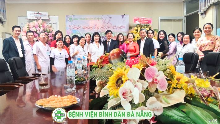 Cán bộ nhân viên bệnh viện bình dân